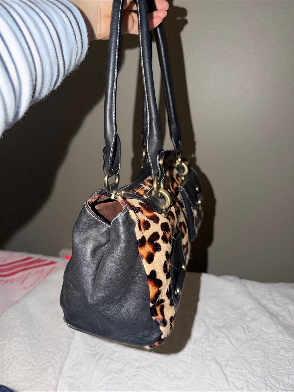 Leopard Print Shoulder Bag with Black Accents - Picture 6 of 7